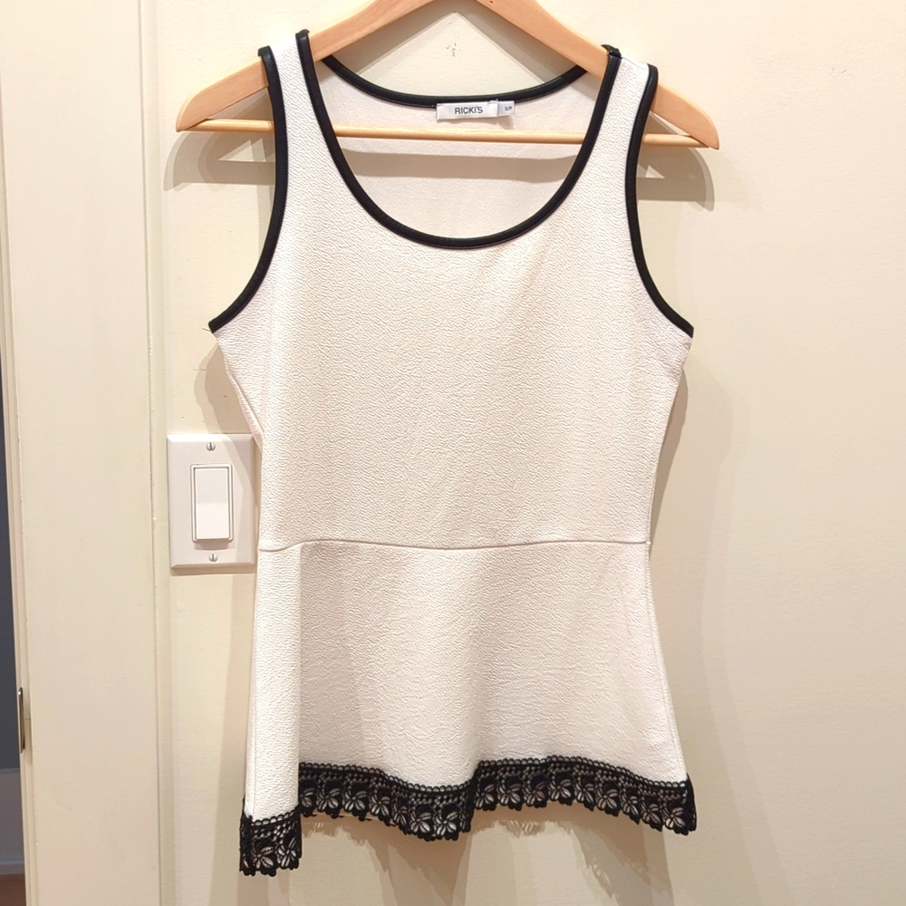 Tank top with lace